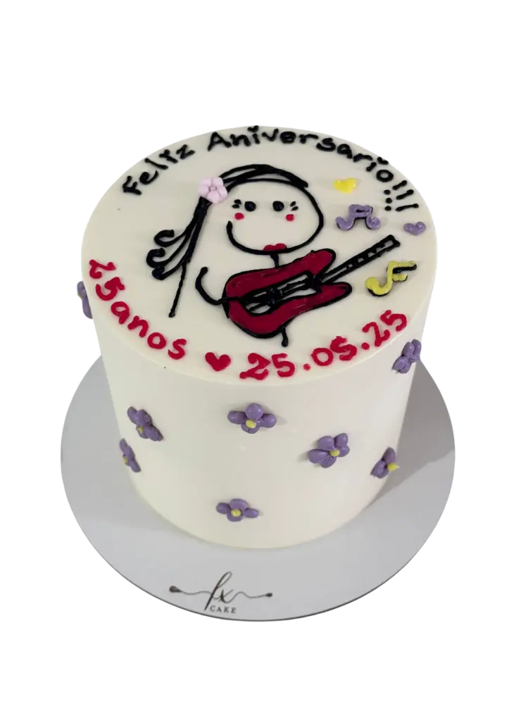 Bento cake com guitarra e a frase 25 anos desenhadas