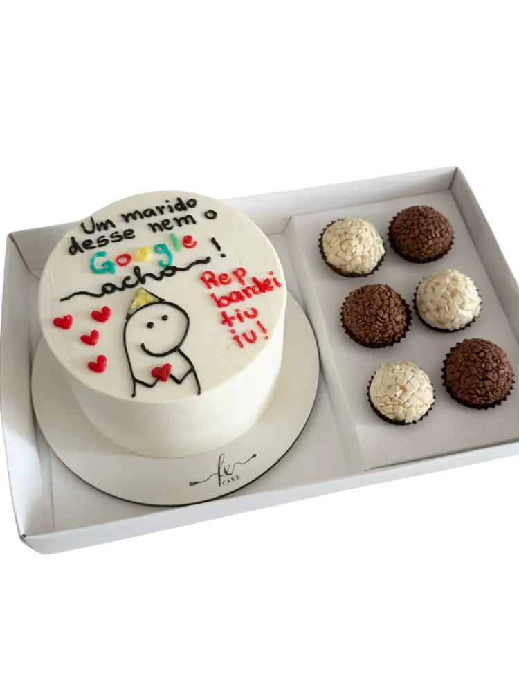 Bento cake dentro de caixa com brigadeiros