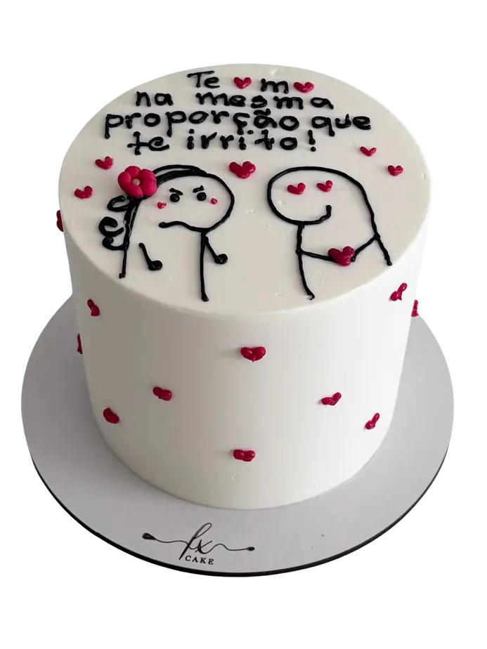Bento cake com dois bonecos e a frase Te amo na mesma proporção que te irrito
